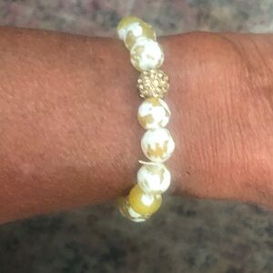 Vintage Elegant Gold and White Beaded Bracelet